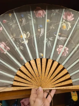 Abanico antiguo de principios de siglo XX