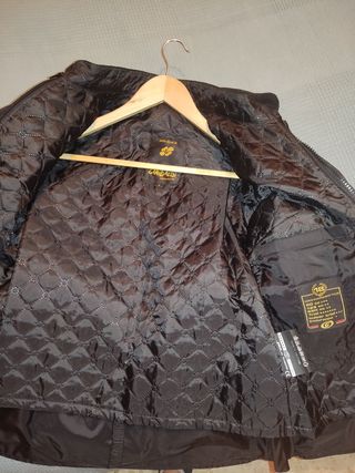 Chaqueta de moto negra sin protecciones