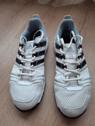 Deportivas Adidas Blancas y Negras