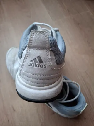 Deportivas Adidas Blancas y Negras