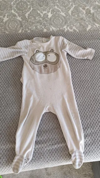 Lote pijamas, bata y saco 80cm