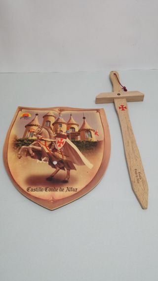 Escudo con Espada de Madera