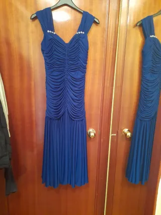 Vestido de fiesta azul con pedrería