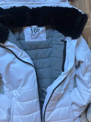 Abrigo Decathlon blanco talla xxs y XS