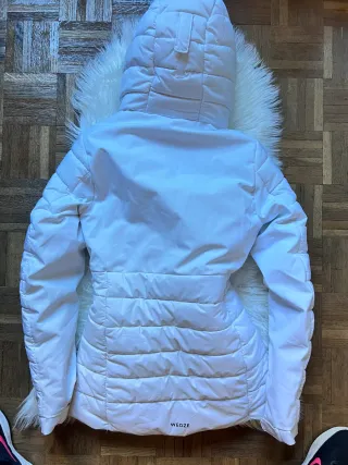 Abrigo Decathlon blanco talla xxs y XS