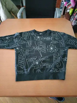 Sudadera Nike Negra con Estampado Blanco