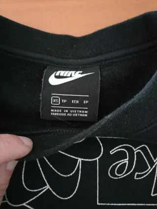 Sudadera Nike Negra con Estampado Blanco