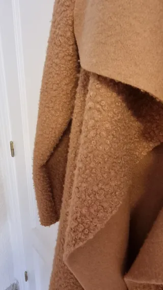 Abrigo camel con cinturón