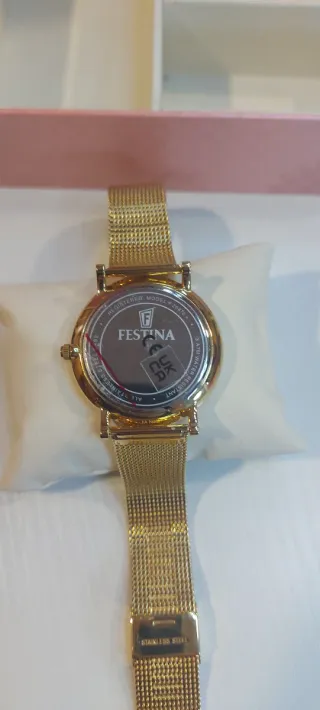 Reloj Festina Mujer Negro y Dorado Modelo:F20476