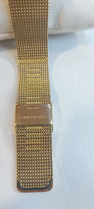 Reloj Festina Mujer Negro y Dorado Modelo:F20476