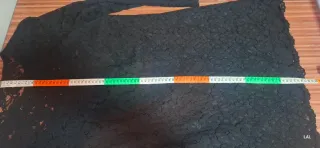 Vestido de fiesta de encaje negro.