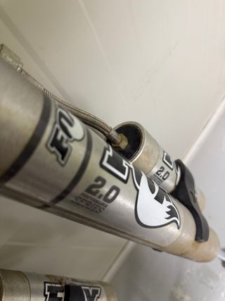 Amortiguadores FOX 2.0 JEEP botella separada