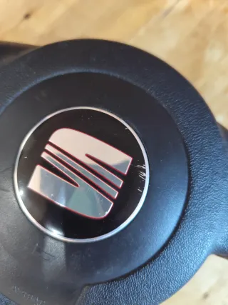 Volante León MK2 FR