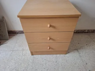 Comodino con 3 cassetti