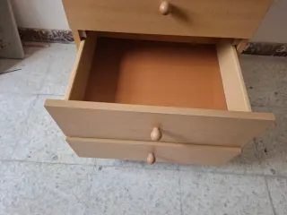 Comodino con 3 cassetti