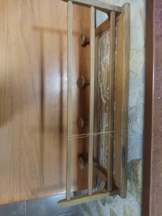 Perchero de madera tallada