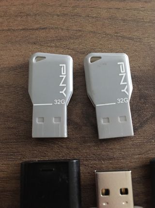 Lote de Pendrives y Tarjetas SD