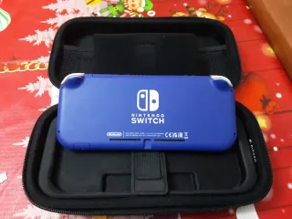 Nintendo Switch Lite Azul con extras.