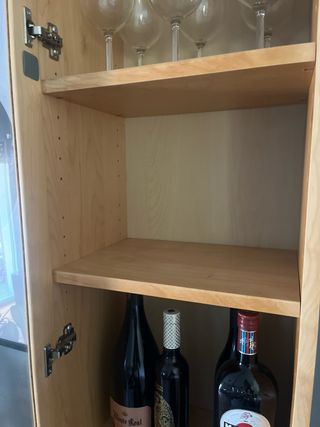 Vitrina de salón de madera y cristal