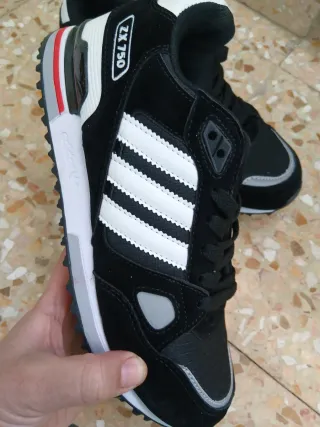 Zapatillas Adidas ZX 750 Negras y Blancas