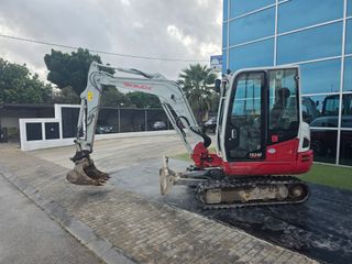 Retroexcavadora Takeuchi TB 240