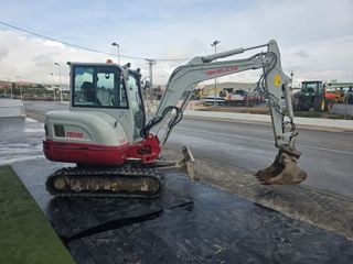 Retroexcavadora Takeuchi TB 240