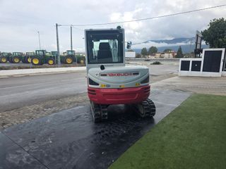 Retroexcavadora Takeuchi TB 240