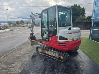 Retroexcavadora Takeuchi TB 240