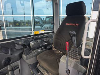 Retroexcavadora Takeuchi TB 240