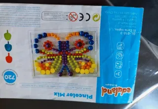 Juego de pinchos de colores