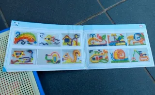 Juego de pinchos de colores