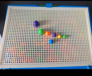 Juego de pinchos de colores