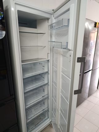 CONGELADOR VERTICAL NO FROST BEKO