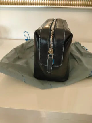 Beauty case uomo Piquadro nero e blu