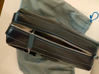 Beauty case uomo Piquadro nero e blu