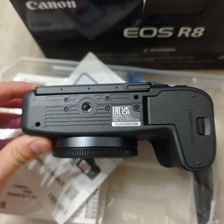 Canon EOS R8 Cuerpo Nueva