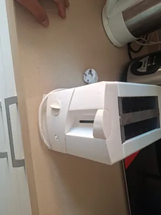 Tostadora de pan blanca