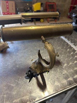 Lámparas de metal doradas antiguas