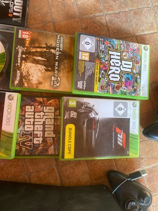 Xbox 360 con 9 giochi e 2 controller