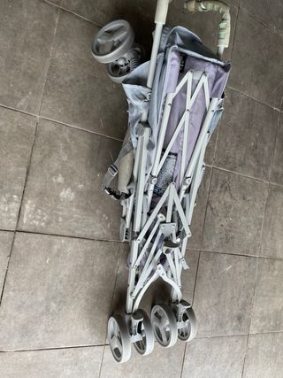 Carrito de bebé gris