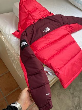 Chaqueta The North Face Roja y Morada