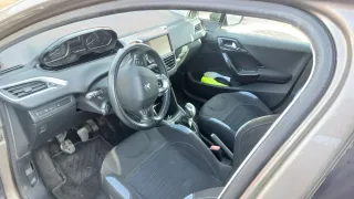 Peugeot 208 2015