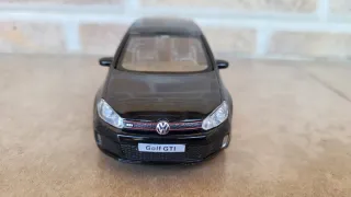 Volkswagen Golf GTI a escala