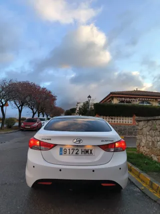 Hyundai Elantra - Etiqueta C - Motor cadena 132 CV