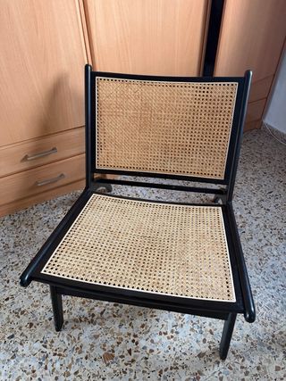 Sillón de ratán y madera negro
