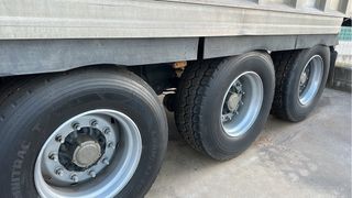 Semirremolque bañera Tisvol para áridos