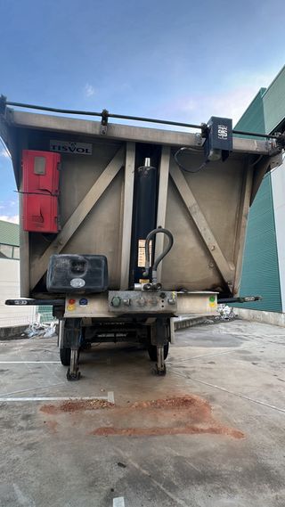 Semirremolque bañera Tisvol para áridos