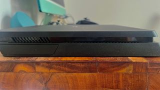 PS4 Slim 1TB + 2 Controller + 2 Giochi