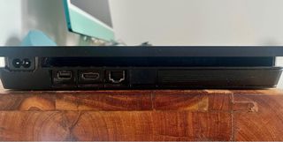 PS4 Slim 1TB + 2 Controller + 2 Giochi