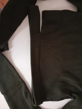 Camiseta Bershka manga larga verde talla M